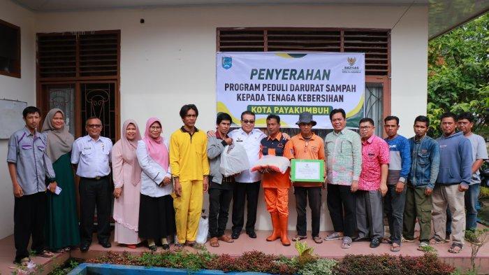 Pemko dan Baznas Kota Payakumbuh Serahkan, Bantuan Asupan Gizi untuk 184 Petugas Kebersihan