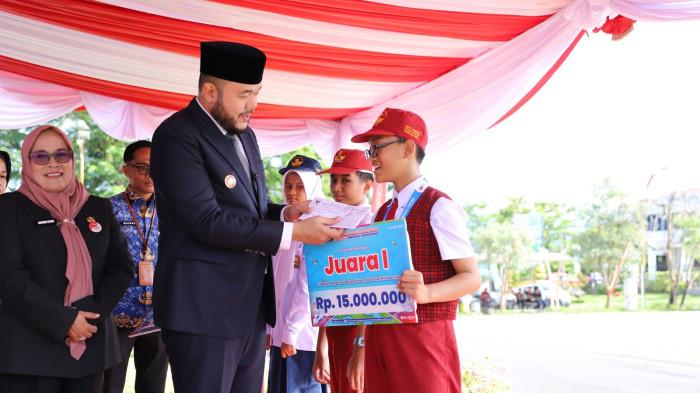 Wali Kota Fadly Amran Inspektur Upacara Peringatan Hari Kesaktian Pancasila di Balai Kota Padang