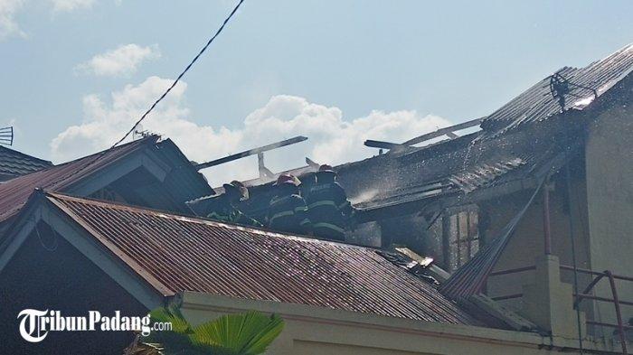 Rumah Bertingkat Milik PNS Dinas Pendidikan di Padang Terbakar, Damkar Sebut 3 Ruangan Hangus