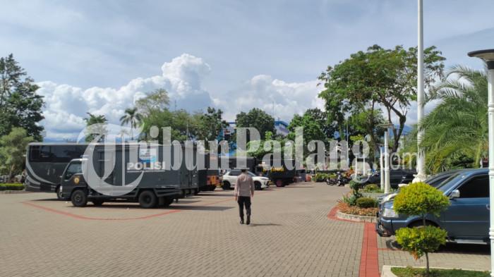 polisi jalan di dprd sumbar 15/6/2026
