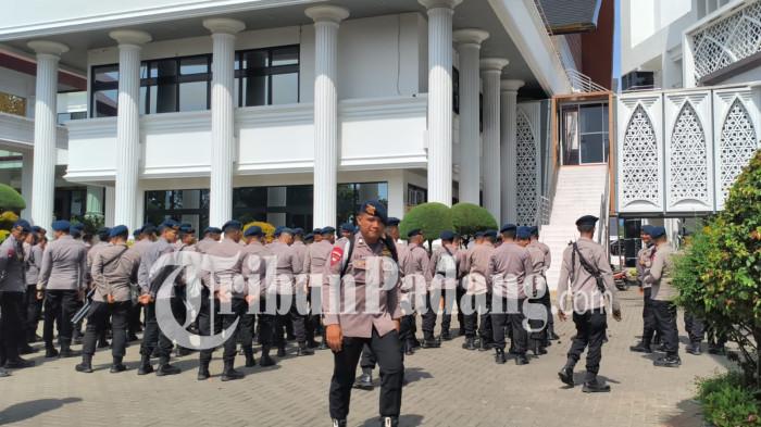 polresta padang di dprd sumbar 15/6/2026