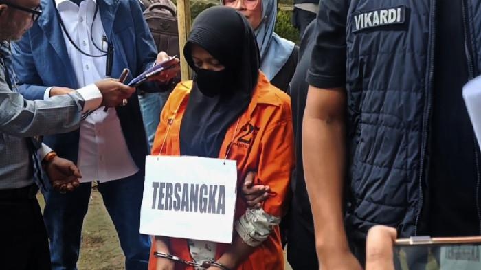 REKONSTRUKSI PEMBUNUHAN BAYI- Situasi saat proses rekonstruksi pembunuhan bayi di Kelurahan Bukit Cangang, Kecamatan Guguak Panjang, Kota Bukittinggi, Selasa (18/11/2025). Plt Kasat Reskrim sebut proses rekonstruksi dimulai dengan penemuan potongan kaki hingga pembuangan jasad bayi.