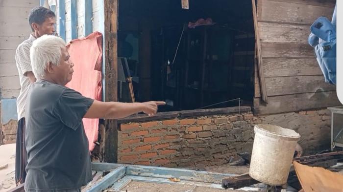 Tiga Rumah di Air Manis Padang Rusak Akibat Dihantam Gelombang Tinggi