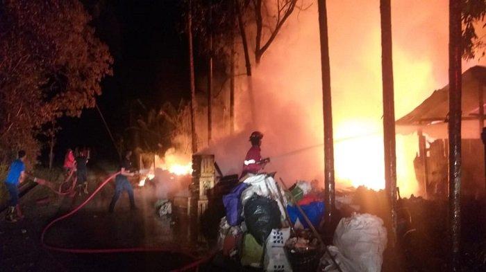 3 Rumah Kayu di Kota Payakumbuh Ludes Terbakar, Devitra: Dibantu Damkar Kabupaten Lima Puluh Kota