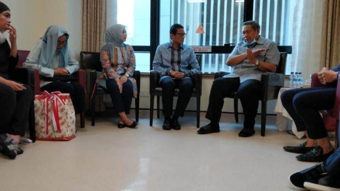 Setelah Prabowo dan Jokowi, Giliran Sandiaga Uno Menjenguk Ani Yudhoyono