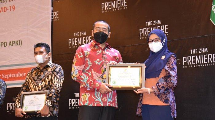 Semen Padang Hospital Raih Penghargaan Program Pencegahan dan Penanggulangan Covid-19 dari Menaker