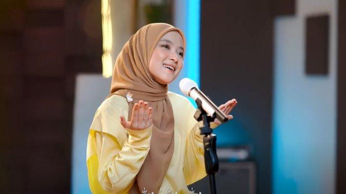 Lirik Sholawat Sholatun Bissalamil Mubin Latin Lengkap Terjemahan: Nabiyyun Kaana Ashlattakwiini