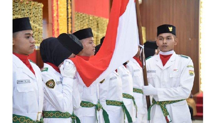 Jelang Upacara 17 Agustus, Wali Kota Pariaman Kukuhkan Anggota Paskibra 2023