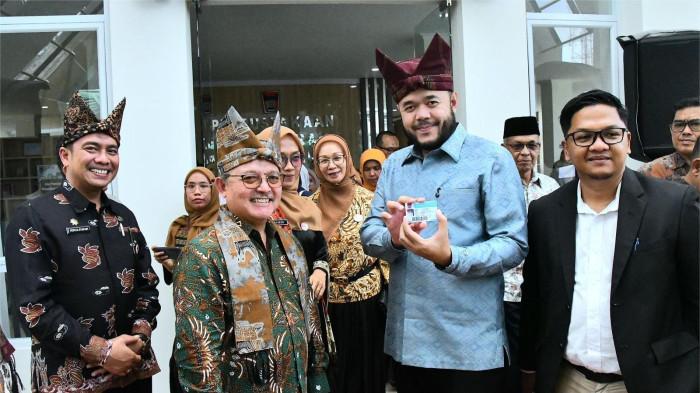 wako fadly amran resmikan perpustakaan baru 12/2/2026