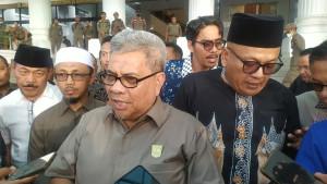 AKSI-DAMAI-Ketua-DPRD-Sumbar-Muhidi-saat-diwdD-Sumbar-janjikand.jpg
