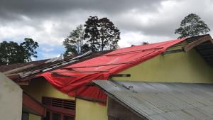 ANGIN-PUTING-BELIUNG-Kondisi-atap-bangunaduadasyarakat-sdg.jpg
