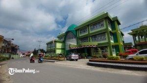 Aksi-Mahasiswa-Tolak-Kedatangan-Gubernur-saat-PBAK-UIN-Bukittinggi-Pihak-Kampus-Ngaku-Kecolongan.jpg