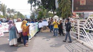 Aliansi-Masyarakat-Menggugat-Perusak-Lingkungan-Ammuak-Pia.jpg