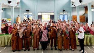BANGGA-KENCANA-Ketua-Tim-Penggerak-PKK-Kabupaten-Sijunjung-Nedia-Fitri-Bend.jpg
