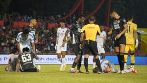 BRI-SUPER-LEAGUE-Seorang-pemain-Semen-Padang-FC-dan-seorandn-Arema-s.jpgBRI-SUPER-LEAGUE-Pemain-Semen-Pdrduel-udara-d-3112025.jpgBRI-SUPER-LEAGUE-Pemain-Semen-Padadn-bebas-Senid.jpgArema-FC-mencoba-melakukan-serang.jpgBRI-SUPER-LEAGUE-Skddi-babak-pertama.jpgBRI-SUPER-LEAGUE-Pelatih-Dejan-Antonic-saat-membd.jpgBRI-SUPER-LdArema-FC-Senin-3112025.jpgBRI-SUPER-LEAGUE-Pemain-Semen-Padang-FC-Cornelius-Ss3112025.jpgBRI-SUPER-LEAGUE-Kapten-Semen-Padasbas-Senin-311s.jpg