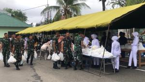 Bantuan-sembako-dari-prajurit-TNI-di-Padang-2192025.jpg