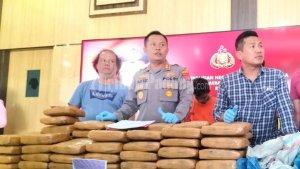 Cerita-AKBP-Abdul-Aziz-Pimpin-Langsung-Penangkapan-Kurir-77-Paket-Ganja-Kejar-kejaran-dan-Tabrakan.jpg