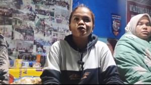 DAMPAK-LONGSOR-Pengendara-sekaldeterangan-d.jpg