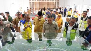 Deputi-Bidang-Koordinasi-Infrastruktur-Dasar-Kemenko-Infra-Muhammad-Rachmat-Kaimuddin-28102025.jpg