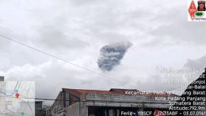 Erupsi-gunung-marapi-1792025.jpg