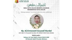 Istri-Wakil-Wali-Kota-Solok-Suryadi-Nurdal-bernama-Ermawati-2562025.jpg