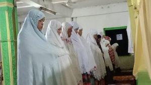Jamaah-Tarekat-Naqsabandiyah-melaksanakan.jpg