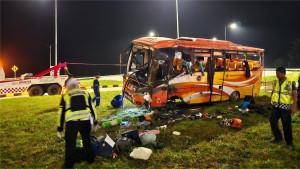 padang/Kecelakaan-bus-ALS-tol-Padang-Sicincin-892025.jpg
