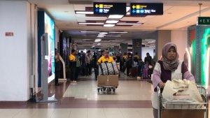 Kedatangan-pemudik-di-Bandara-Internasional-Minangkabau-gdsgn.jpg