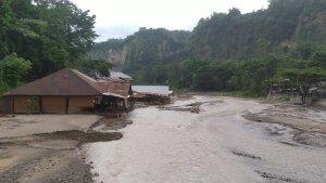 Kegiatan-pengerukan-sedimen-di-aliran-sungai-Batang.jpg