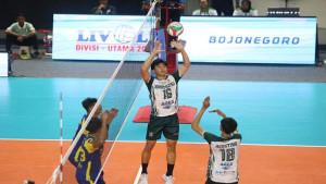 LIVOLI-DIVISI-UTAMA-Aksi-Alvin-Daniel-bersama-Indomaret-Volleyball.jpg