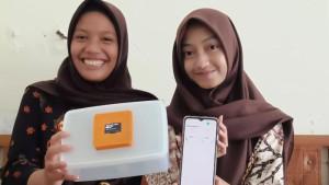 OMPENG-MBG-Dua-siswi-SMA-Negeri-2-Cilacap-Jawa-Tengah.jpg