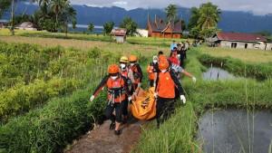ORANG-TENGGELAM-Tim-SAR-gabungan-mengevakuasi.jpg