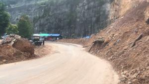 PASCA-LONGSOR-Kondisi-pasca-longfarilamak-Kefed-jalan.jpg