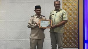 PEMBERIAN-PENGHARGAAN-Wakil-Walikota-Bukittinggi-Ibdgi-Kdtama-tahun-2025.jpg