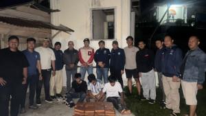 PENANGKAPAN-KURIR-NARKdungkus-lakban.jpg