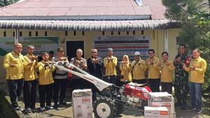 PT-Semen-Padang-Salurkan-Bantuan-Pertanian-dan-Modal-Usaha-Rp64-Juta.jpg