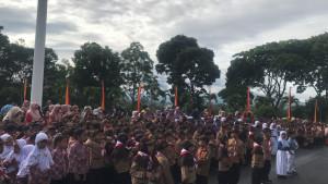 Paket-seragam-sekolah-gratis-di-Bukittinggi-1192025.jpg