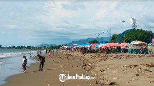 Pedagang-kembali-berjualan-di-area-pinggir-pantai-di-kawasan-Pantai-Muaro-Lasak.jpg