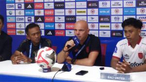 Pelatih-Bali-United-Jan-Jansen-2792025.jpg