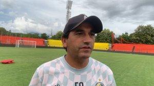 Pelatih-Kepala-Semen-Padang-FC-Eduardo-Almeida-saat-berada-di-Stadion-GOR-H.jpg
