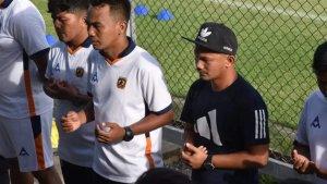 Pelatih-Persikopa-Pariaman-Alan-Martha.jpg