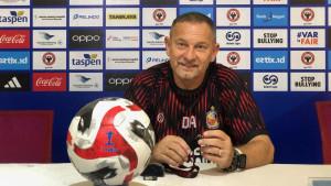 Pelatih-Semen-Padang-FC-Dejan-Antonic-8112025.jpg