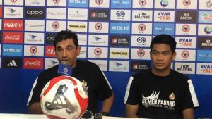 Pelatih-Semen-Padang-FC-Eduardo-Almeida-bedkontra-d.jpg