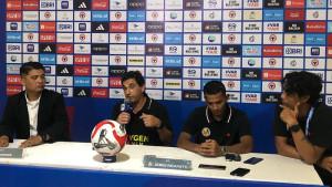 Pelatih-Semen-Padang-FC-Eduardo-Almeidf-Biak-di-Stadionf.jpg