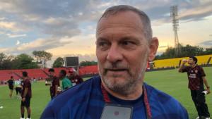 Pelatih-kepala-Semen-Padang-FC-Dejan-Antonic-2-16102025.jpg