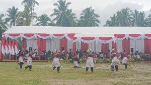 Penampilan-tari-piring-oleh-sanggar-Lubuak.jpg