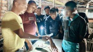 Petugas-gabungan-saat-mengamankan-pelaku-beserta-barang-bukti-rg.jpg