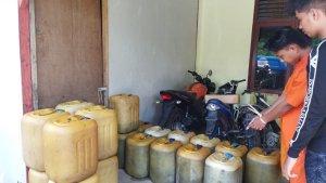 Polisi-Ringkus-2-Pelaku-Penyelundupan-BBM-di-Solok-Temukan-14-Jeriken-Bio-Solar-Subsidi.jpg