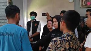 REKONSTRUKSI-Satria-Juwanda-alias-Wanda-saat-rekonstruksi.jpg