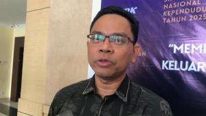 Rektor-Universitas-Negeri-Padang-Krismadinata-1192025.jpg